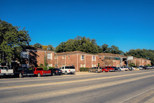 Las Plazas Apartments