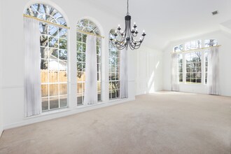 501 Crown Colony Dr in Lufkin, TX - Building Photo - Building Photo