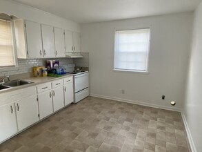 1106 W Booker Cir in Petersburg, VA - Foto de edificio - Building Photo