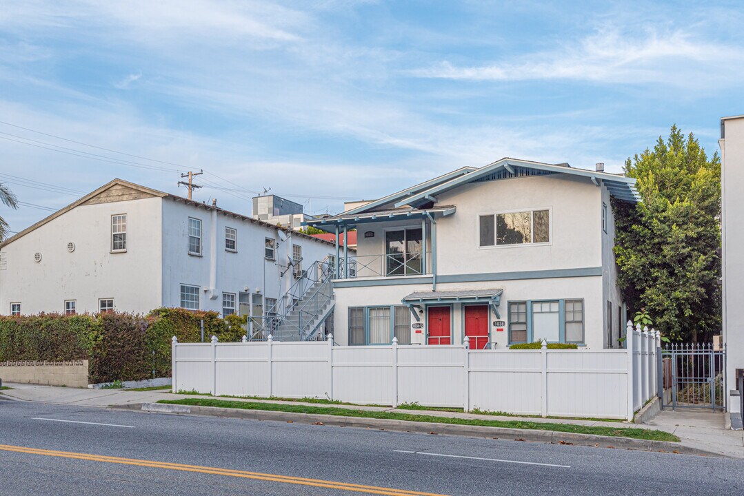 1038 N Crescent Heights Blvd, Unit 1040.5 in West Hollywood, CA - Foto de edificio