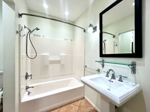 382 Miraleste Dr in Los Angeles, CA - Building Photo - Building Photo