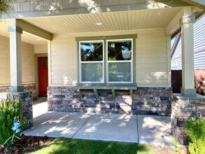 63257 NW Newhall Pl in Bend, OR - Building Photo - Building Photo