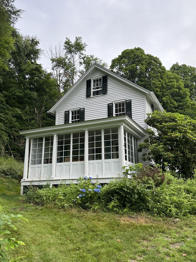 4260 Old Route 22 in Brewster, NY - Foto de edificio - Building Photo