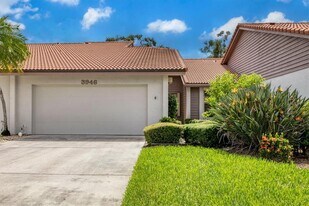 3946 Wilshire Cir E in Sarasota, FL - Building Photo