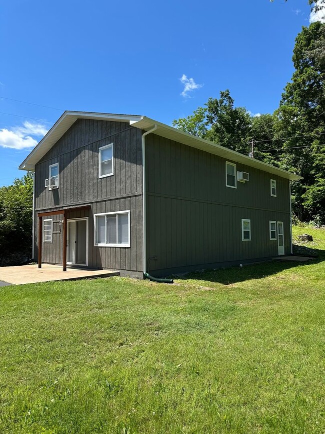 628 E Jennings Rd in Grand Rivers, KY - Building Photo - Building Photo
