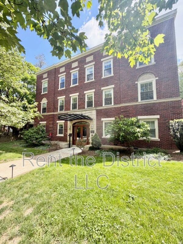 property at 2926 Porter St NW