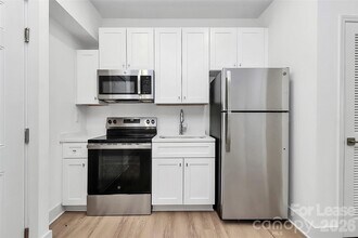 3515 Markland Dr in Charlotte, NC - Foto de edificio - Building Photo