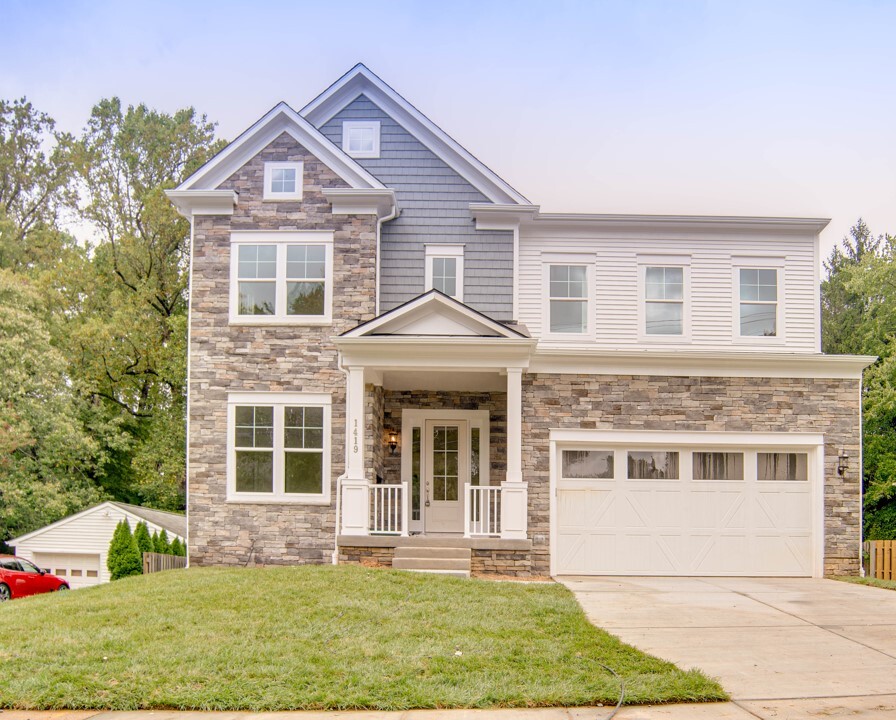 1419 Cottage St SW in Vienna, VA - Foto de edificio