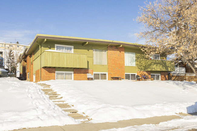 119 Huntington Park NW in Calgary, AB - Building Photo - Primary Photo