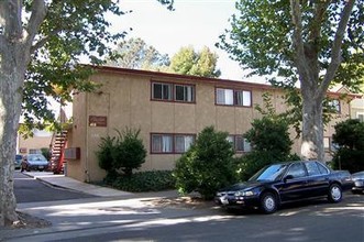 416 V St in Sacramento, CA - Building Photo - Building Photo