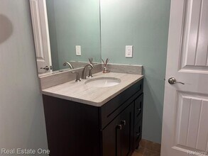 803 Plate St in Rochester, MI - Building Photo - Building Photo