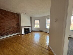 774 Columbus Ave, Unit 1 in Boston, MA - Foto de edificio - Building Photo