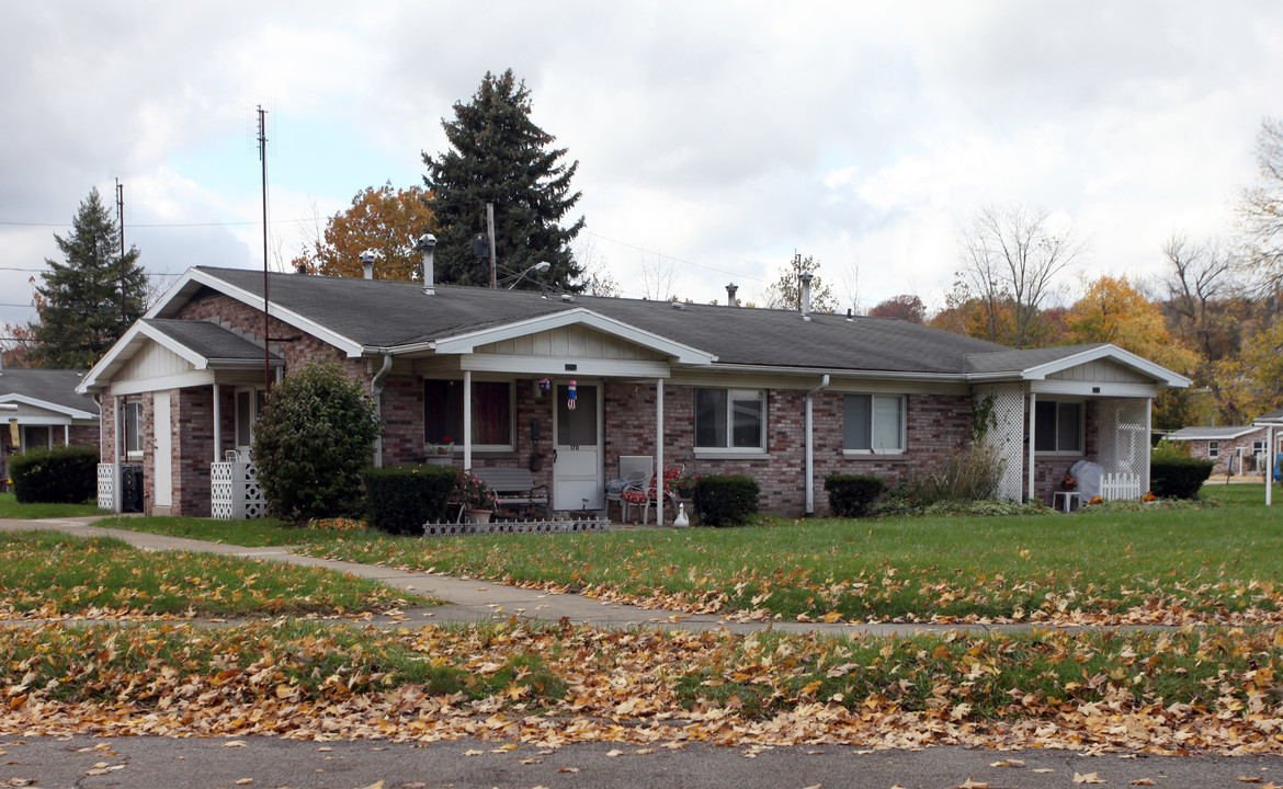 McDowell Manor in Sharon, PA - Building Photo