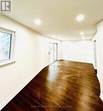 26 Niles Way in Markham, ON - Building Photo - Building Photo