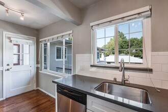 169 Alma St in Palo Alto, CA - Building Photo - Building Photo