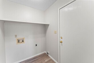 2462 N Homewood Ave in Springfield, MO - Building Photo - Building Photo