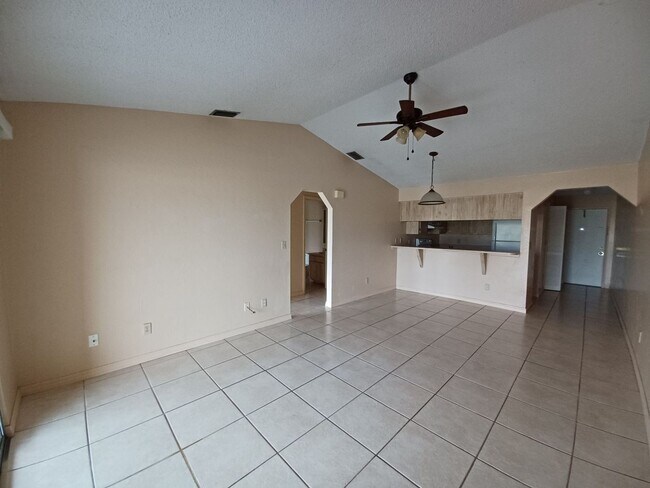 923 Gleason Pkwy in Cape Coral, FL - Building Photo - Building Photo