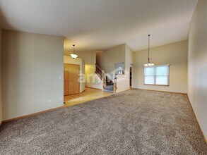 302 Thames Dr in Shorewood, IL - Building Photo - Building Photo