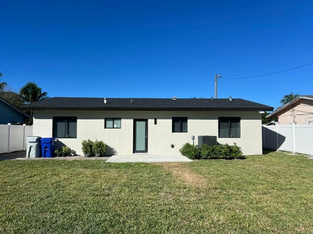 156 NW 15th Ct in Pompano Beach, FL - Building Photo - Building Photo