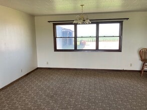 16600 W Burmood Rd in Wood River, NE - Building Photo - Building Photo