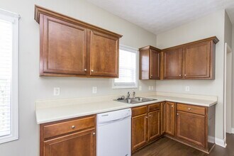 206 Providence Rd in Dallas, GA - Foto de edificio - Building Photo