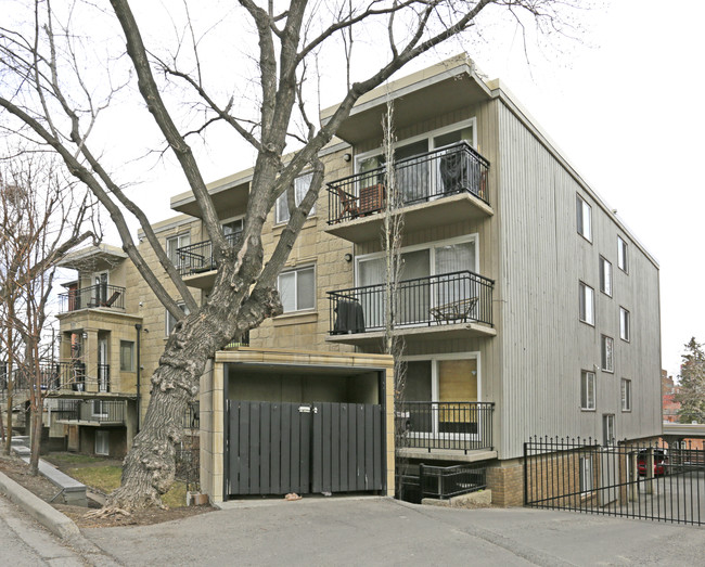 920 Royal Ave SW in Calgary, AB - Building Photo - Building Photo