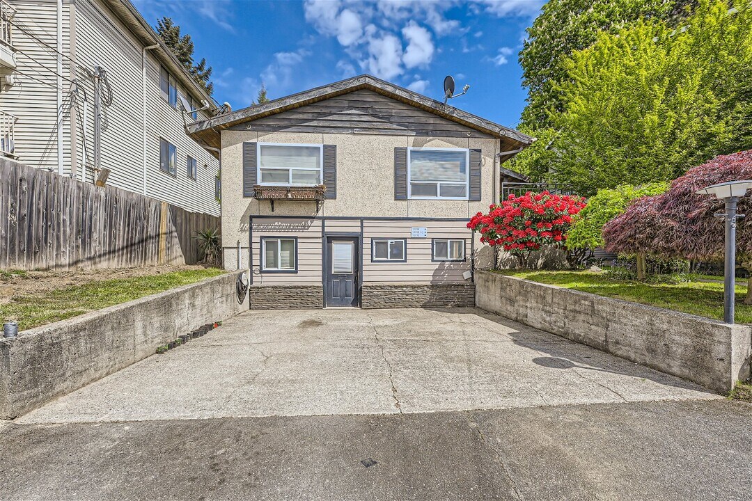 10708 Stone Ave N in Seattle, WA - Building Photo