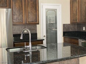3826 Discovery Creek Ave in North Las Vegas, NV - Building Photo - Building Photo