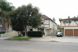 14654 Sylvan St in Van Nuys, CA - Building Photo - Building Photo