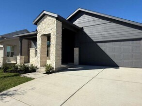 577 Sormonne Lp in Kyle, TX - Building Photo - Building Photo