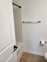 1625 Cherry Blossom Ln in Winston-Salem, NC - Foto de edificio - Building Photo