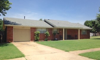 1401 High Meadows Dr in Norman, OK - Building Photo