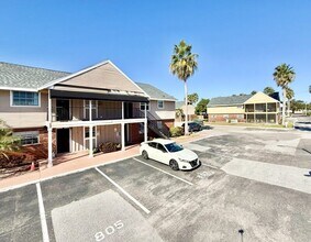 200 Country Club Dr in Largo, FL - Building Photo - Building Photo