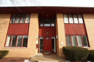 Maplewood Manor Apartments in Lansing, MI - Building Photo - Building Photo