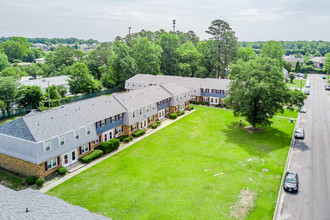 Cherry Court Apartments in Greenville, NC - Building Photo - Building Photo