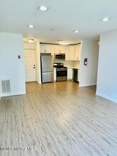76 Des Moines Ct in Tinton Falls, NJ - Building Photo - Building Photo