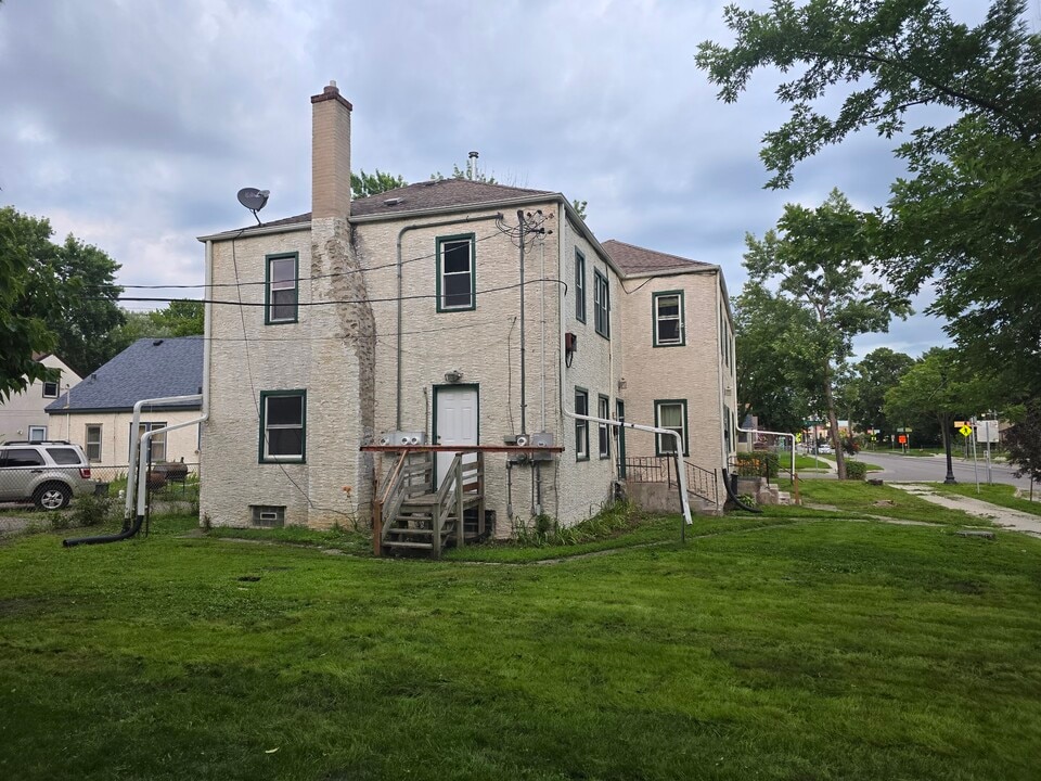 4401 Irving Ave N, Unit 1610 in Minneapolis, MN - Building Photo