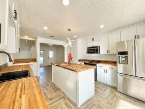 707 Center Hill Dr in Houston, TX - Foto de edificio - Building Photo