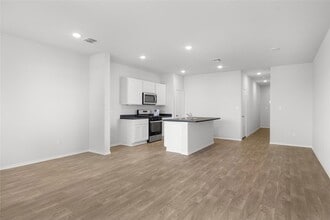 133 Varner Way in Maxwell, TX - Foto de edificio - Building Photo