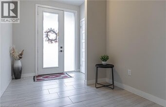 925 Manhattan Way in London, ON - Building Photo - Building Photo