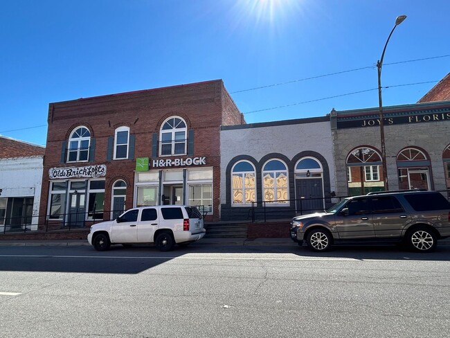 property at 27 W Oak St