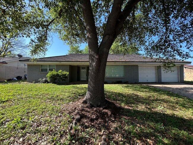property at 213 Victorian Dr