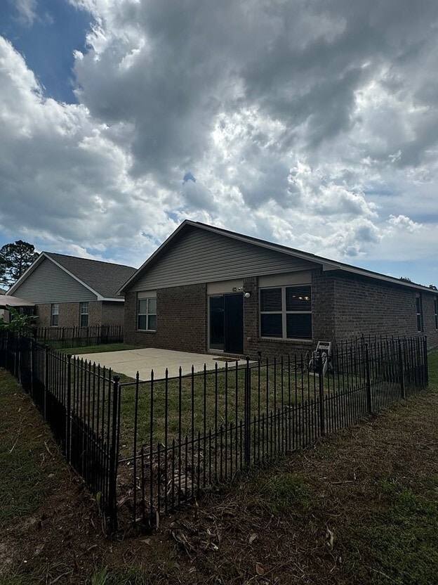 9636 Seafarer's Way in Navarre, FL - Building Photo - Building Photo