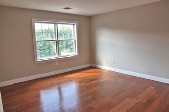 5170 Washington St, Unit 308 in Boston, MA - Building Photo - Building Photo