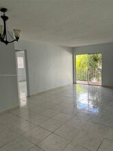 8101 SW 73rd Ave in Miami, FL - Foto de edificio - Building Photo