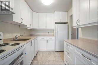 131 Edgehill Dr in Barrie, ON - Building Photo - Building Photo
