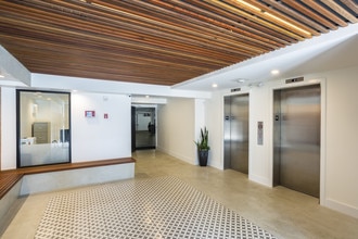 Westwood Riviera Apartments in Los Angeles, CA - Building Photo - Lobby