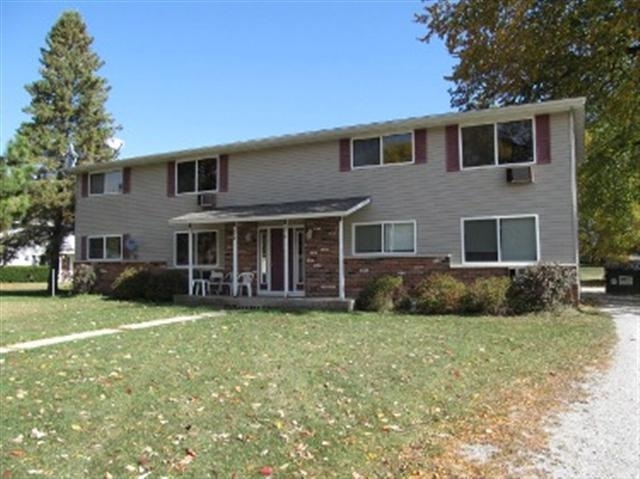 378 Arbor Dr in Juneau, WI - Foto de edificio - Building Photo