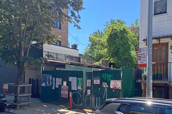 156 Devoe St in Brooklyn, NY - Foto de edificio - Building Photo