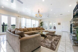 1823 Carondelet St in New Orleans, LA - Building Photo